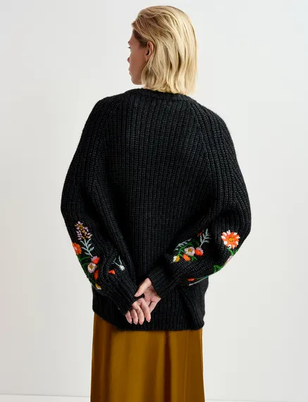 Dark grey rib-knitted sweater with floral embroideries