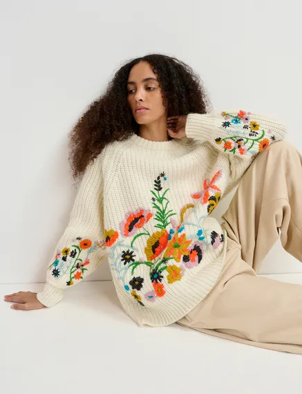 Ecru rib-knitted sweater with floral embroideries