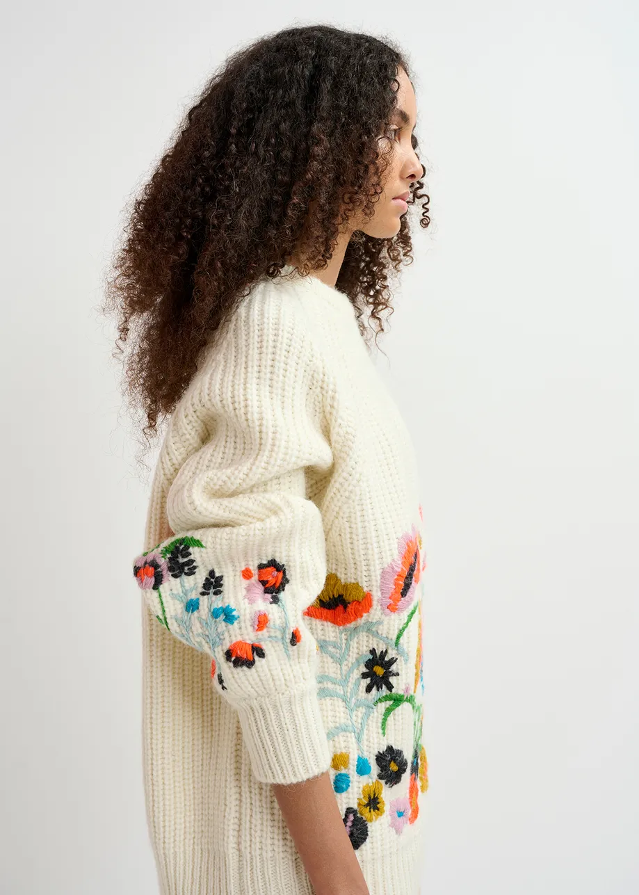 Ecru rib-knitted sweater with floral embroideries