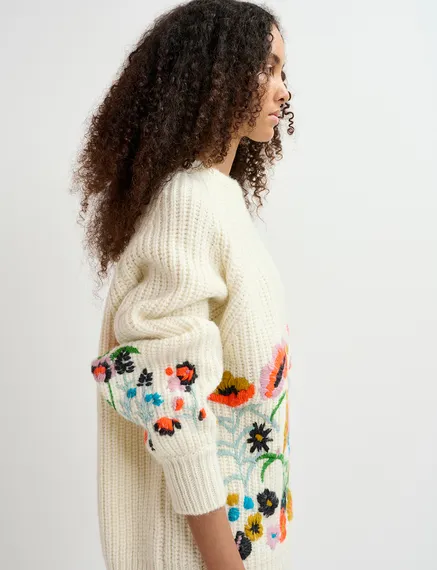 Ecru rib-knitted sweater with floral embroideries