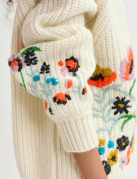 Ecru rib-knitted sweater with floral embroideries