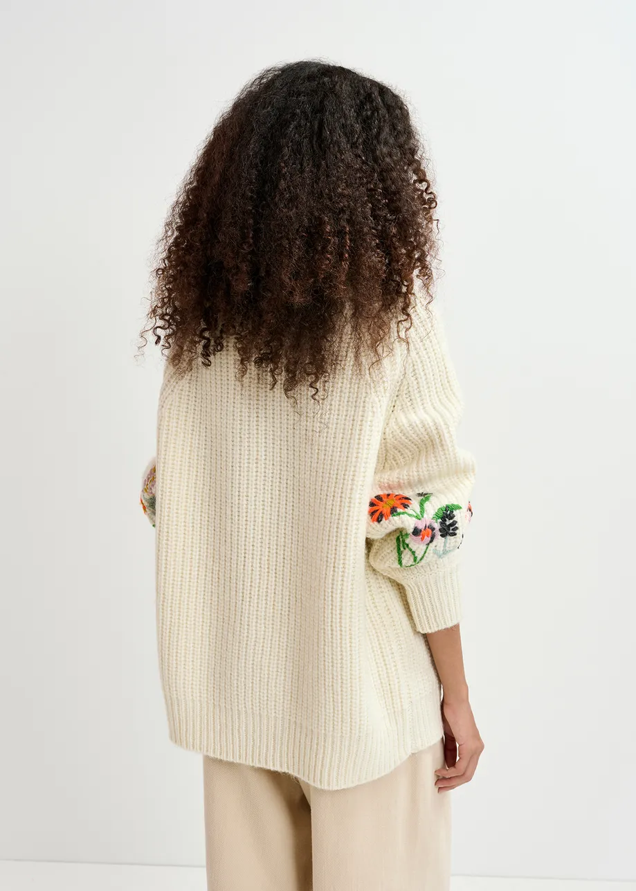 Ecru rib-knitted sweater with floral embroideries