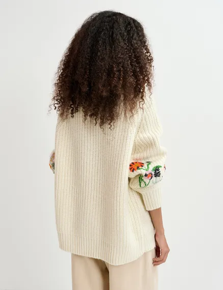 Ecru rib-knitted sweater with floral embroideries