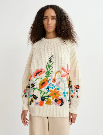 Ecru rib-knitted sweater with floral embroideries