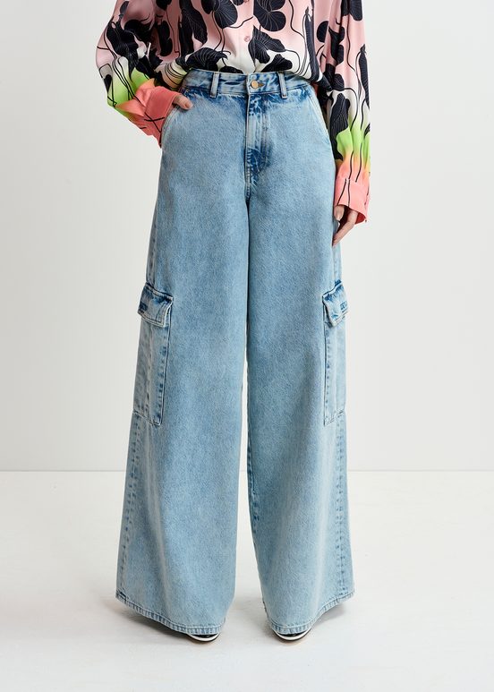 Blue wide-leg cargo jeans