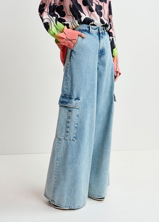 Blue wide-leg cargo jeans