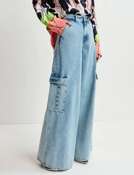 Blue wide-leg cargo jeans