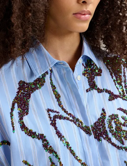 Camicia in cotone a righe bianche e blu con ricami di paillettes