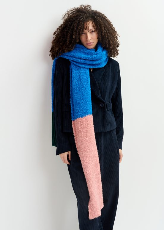 Écharpe en tricot bouclé bleue, vieux rose et vert foncé