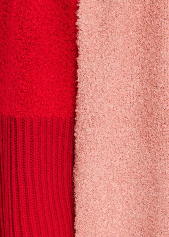 Roter und roséfarbener Bouclé-Strickschal