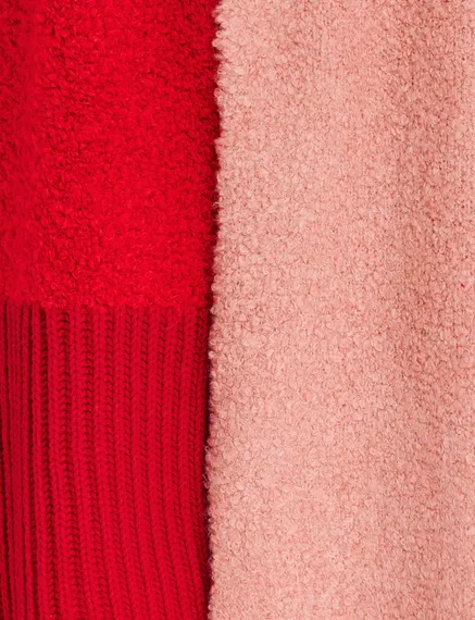 Roter und roséfarbener Bouclé-Strickschal