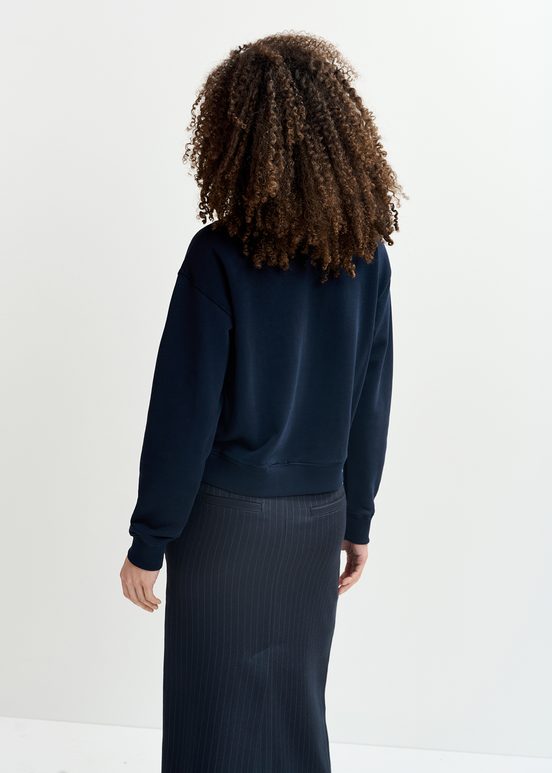 Marineblauwe biokatoenen sweater met poedel van kralen