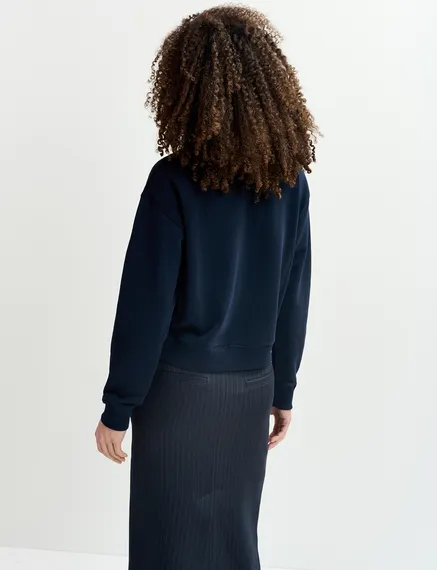 Marineblauwe biokatoenen sweater met poedel van kralen