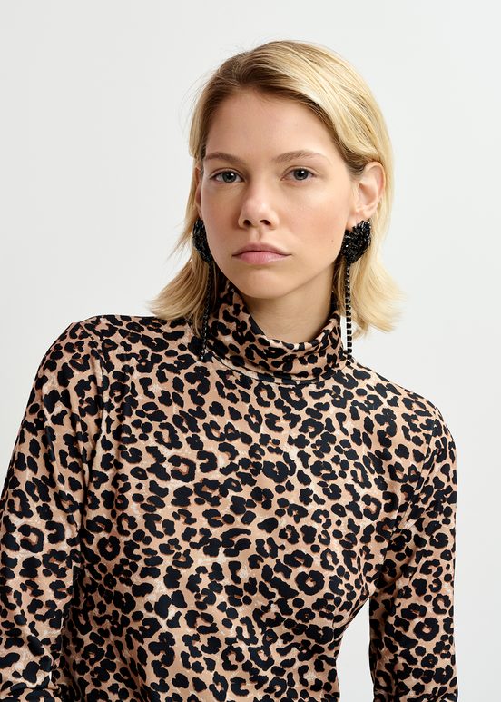 Top de cuello alto con estampado de leopardo, marrón