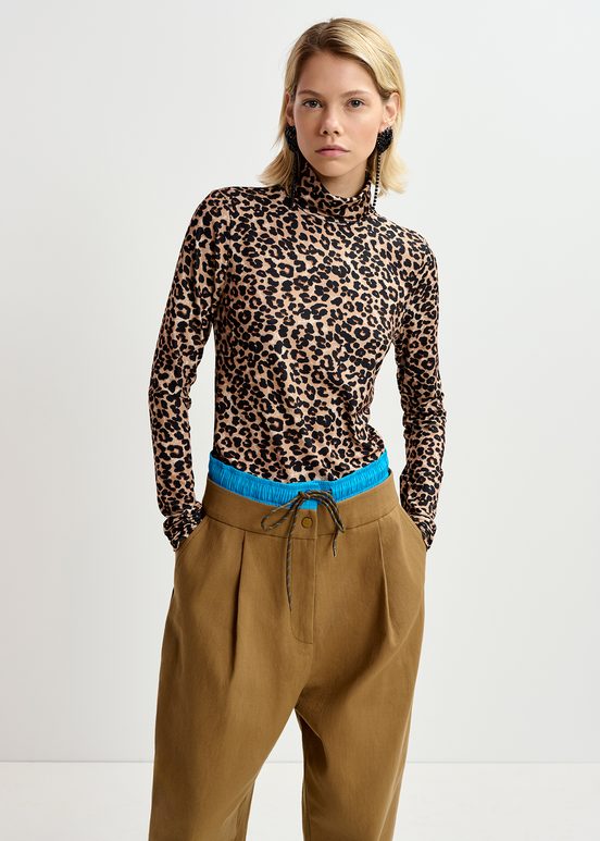 Top a collo alto marrone con stampa leopardata