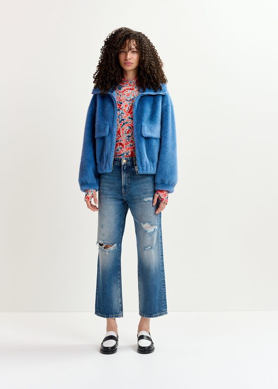 Rode en blauwe rolkraagtop met tie-dye-print