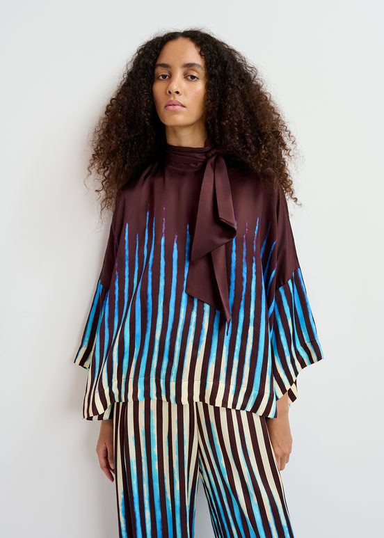 Bruine, blauwe en ecru oversized top met strikkraag