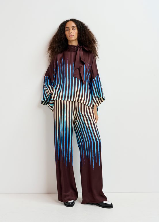 Bruine, blauwe en ecru oversized top met strikkraag