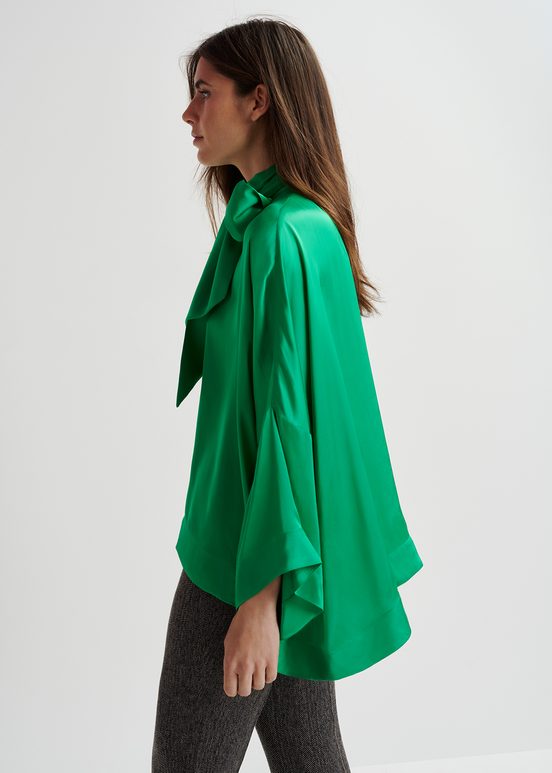 Top oversize verde con fiocco a cravatta