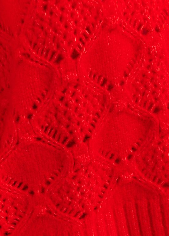 Roter Rollkragenpullover mit Zopfmuster