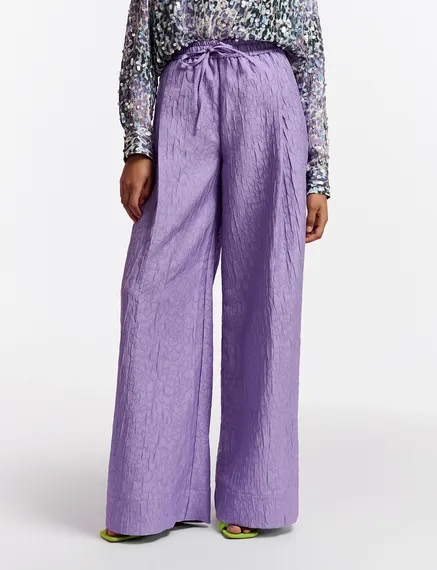 Pantalon large en jacquard fleuri lilas