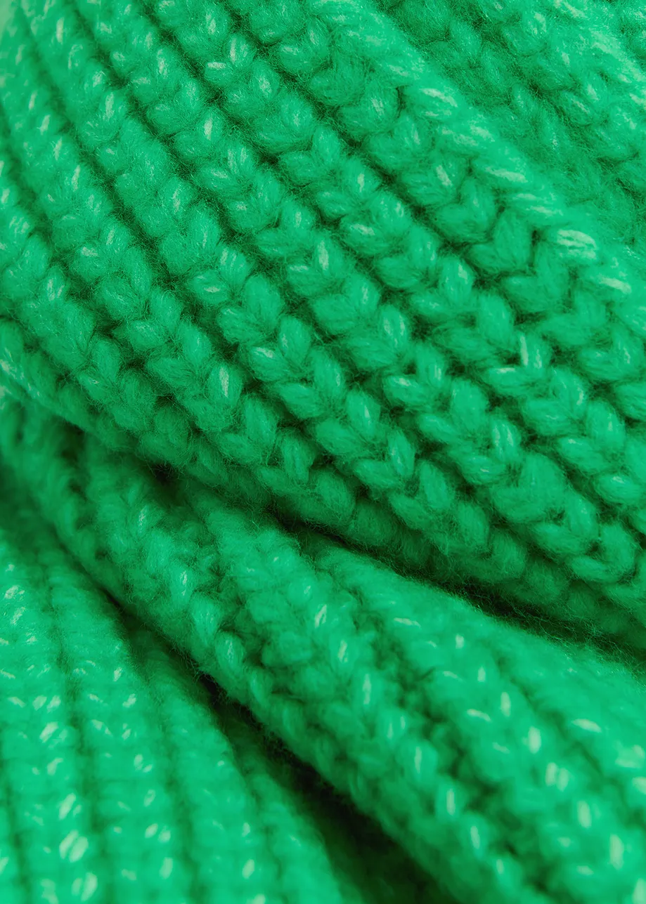 Green rib-knitted scarf