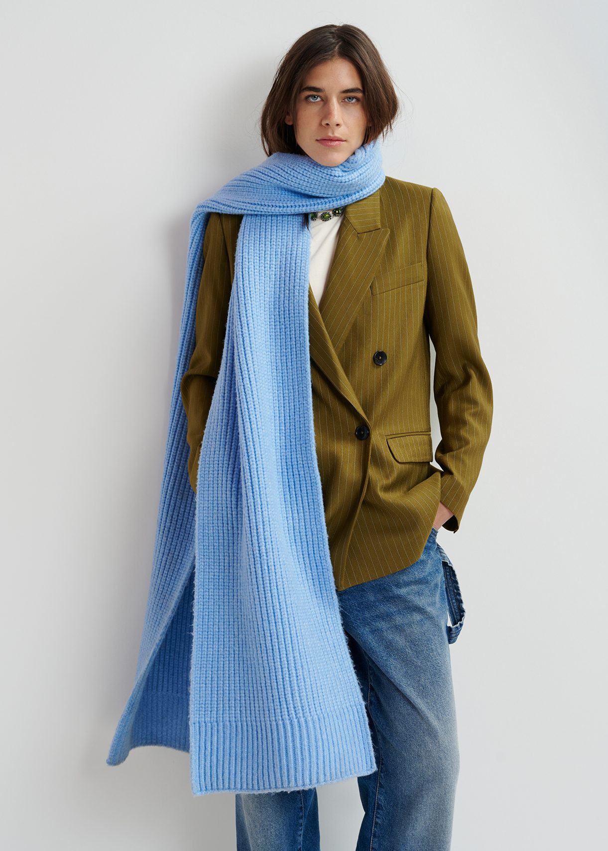 Light blue rib-knitted scarf