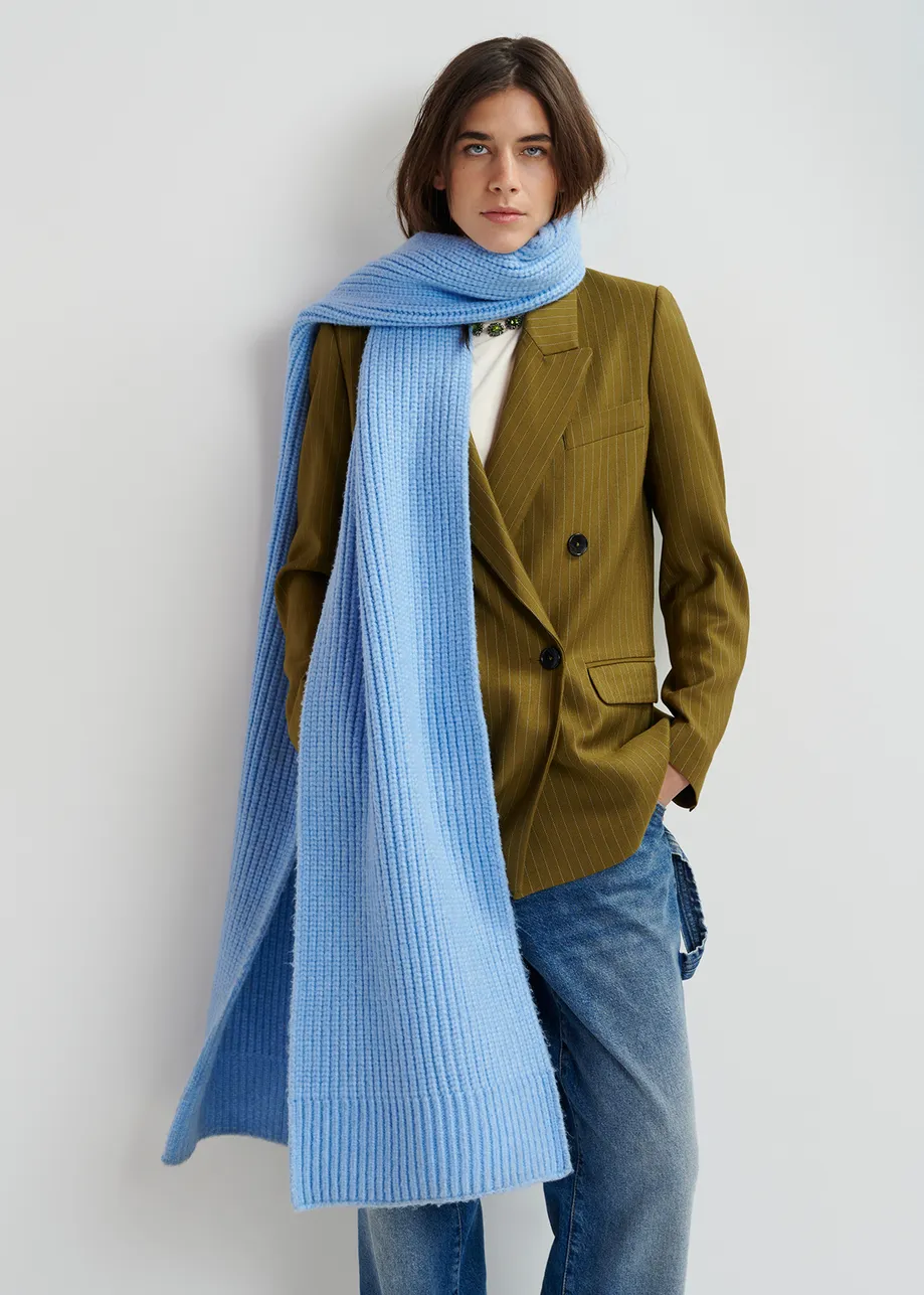 Light blue rib-knitted scarf