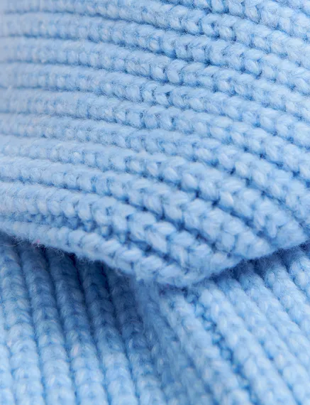 Écharpe bleu clair en tricot côtelé