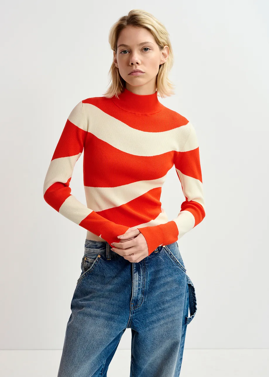 Rood en ecru gestreepte trui met ribbels