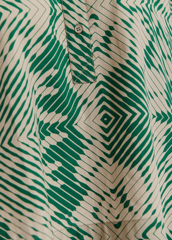 Camisa abotonada con estampado geométrico, beis y verde oscuro