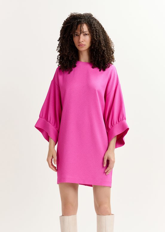 Fuchsia mini-jurk met brede mouwen