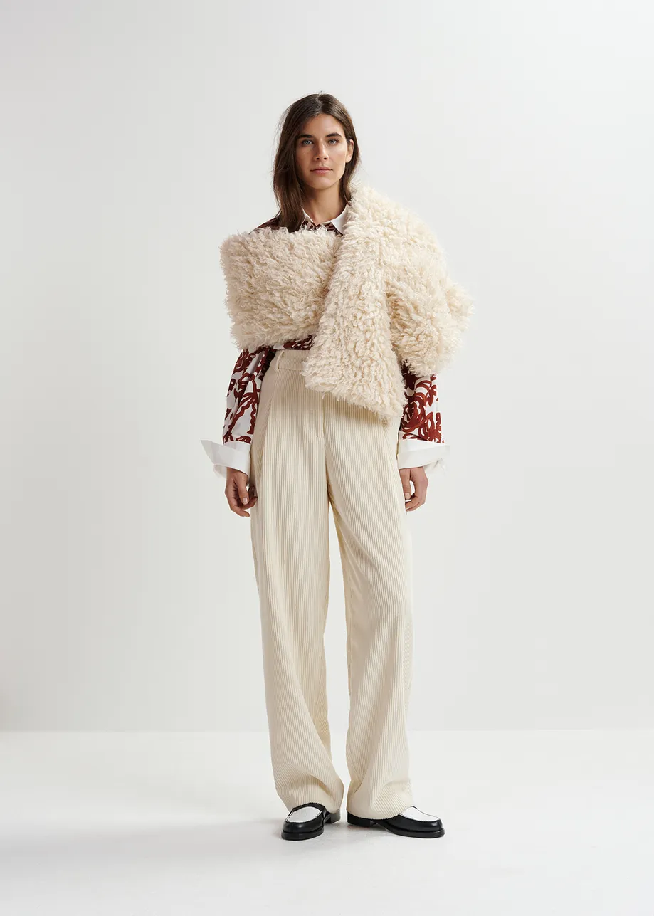 Ecru sjaal in faux shearling