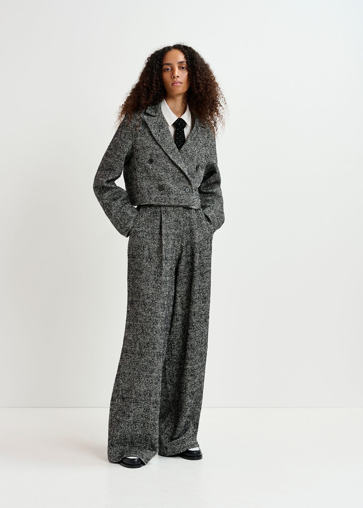 【INCHANT ME】Cupid Herringbone Wide Slacks Black and white herringbone wide-leg pants | Essentiel