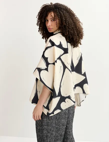 Top oversize con cuello alto, negro y blanco roto