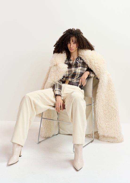 Ecru oversized mantel in faux shearling