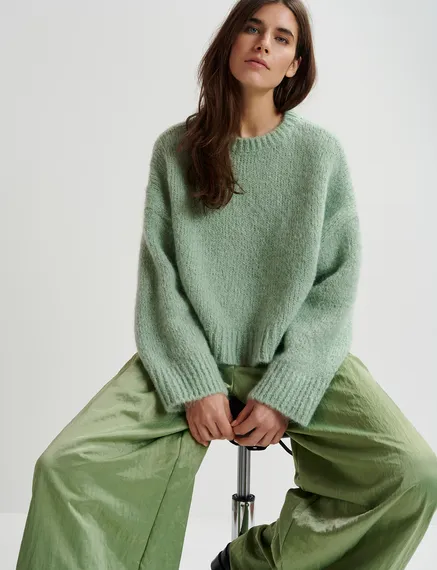 Maglione verde chiaro a collo alto 