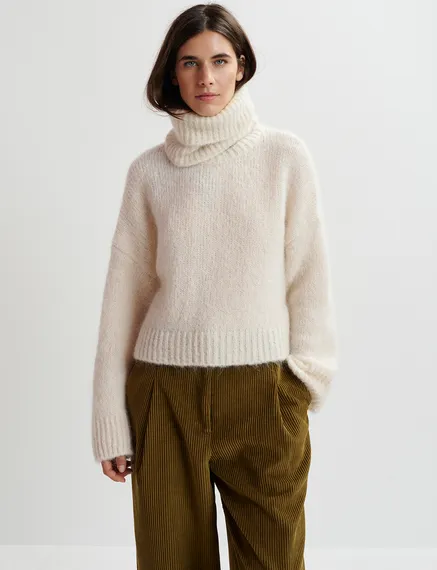 Ecru turtleneck knit sweater