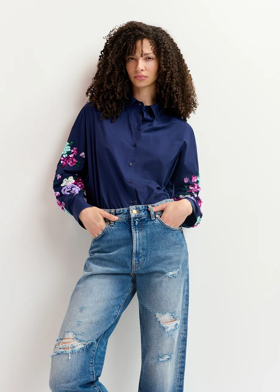 Camicia in cotone blu navy con ricami floreali in paillettes