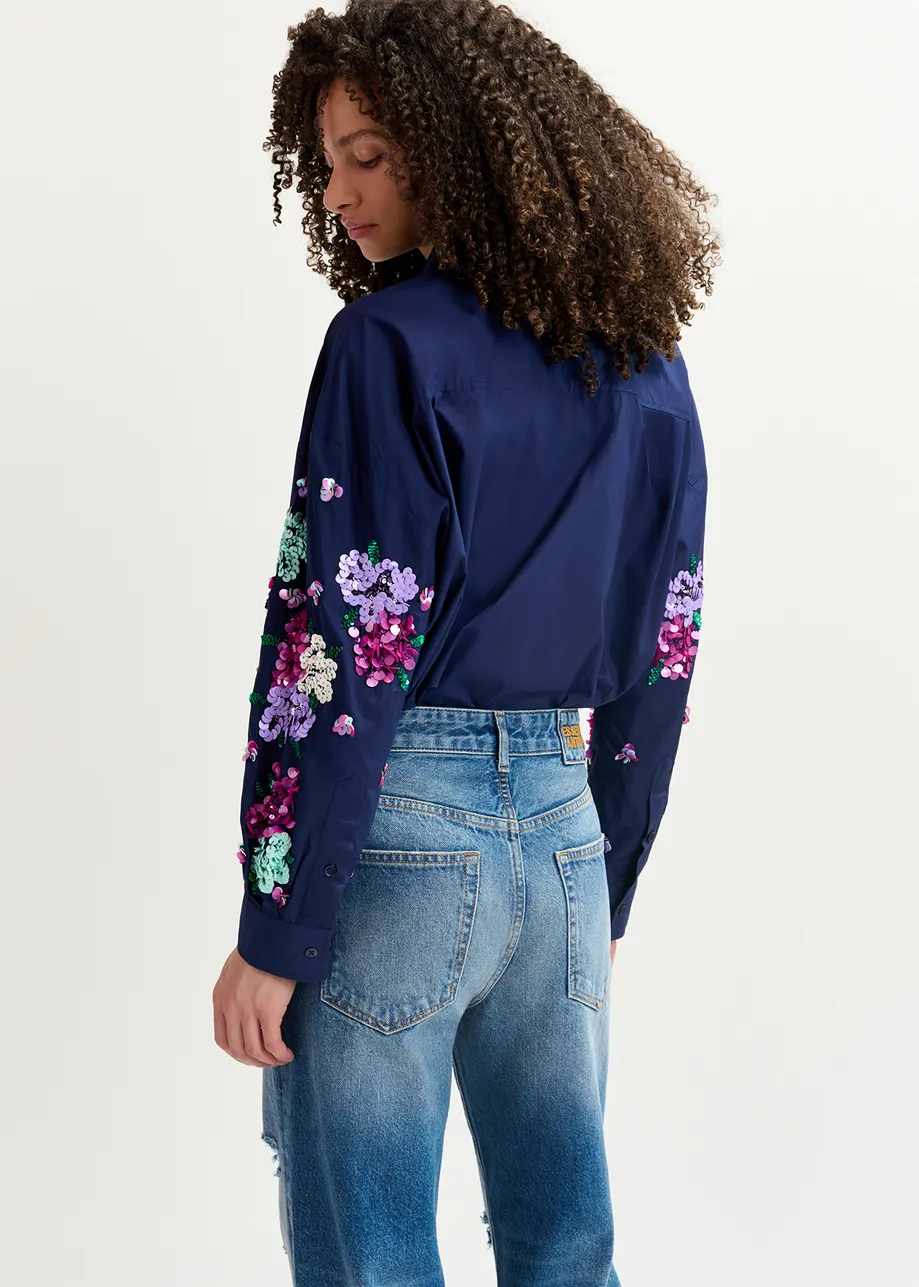 Camicia in cotone blu navy con ricami floreali in paillettes