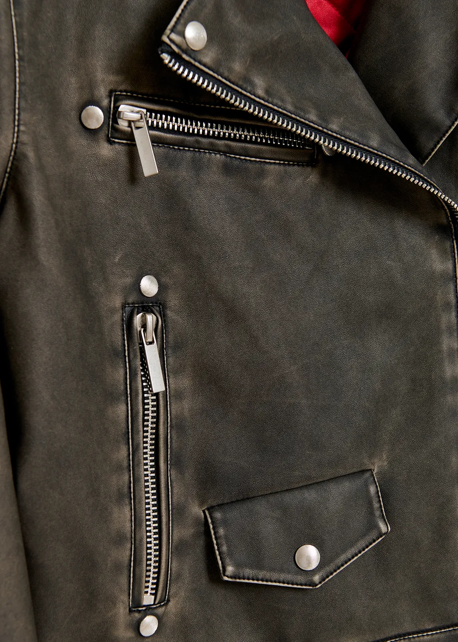 Veste de motard noire en faux cuir vieilli