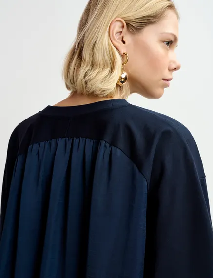 Navy blue T-shirt with satin back panel