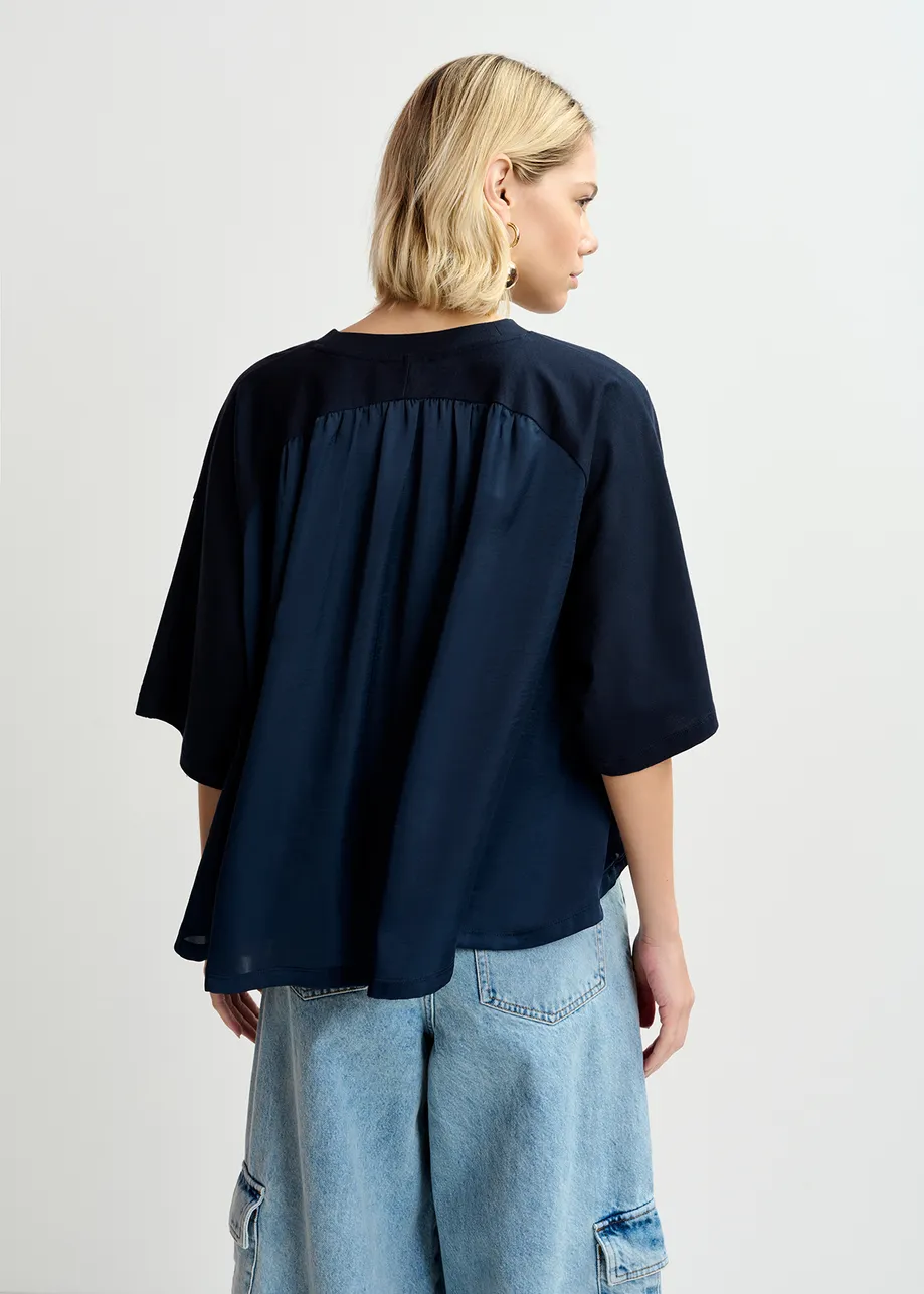 Navy blue T-shirt with satin back panel