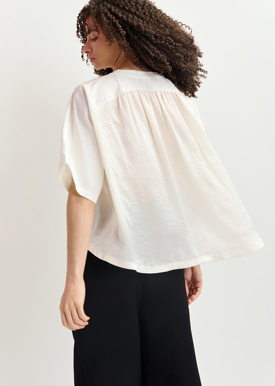 T-shirt blanc cassé avec dos en satin