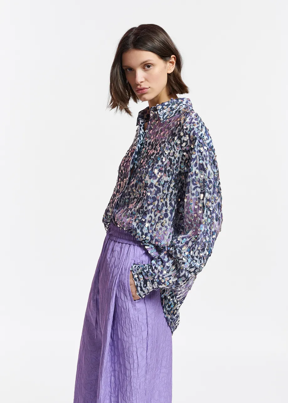 Cremefarbenes, fliederfarbenes und violettes Hemd mit Leoparden-Print und Pailletten