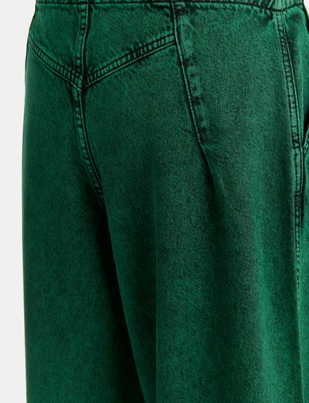 Jean large en denim surteint en vert foncé