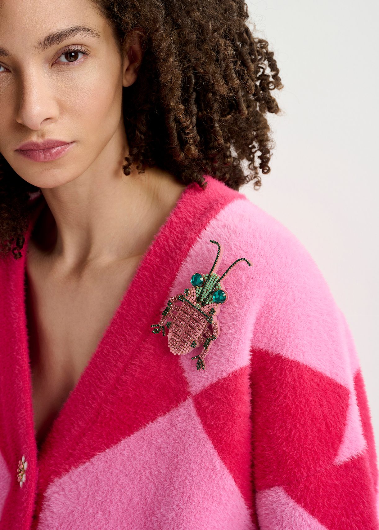 ブローチ・コサージュ [ESSENTIEL ANTWERPILLIGO] Bug Rhinestone Brooch Dark pink, green and blue rhinestone bug brooch | Essentiel