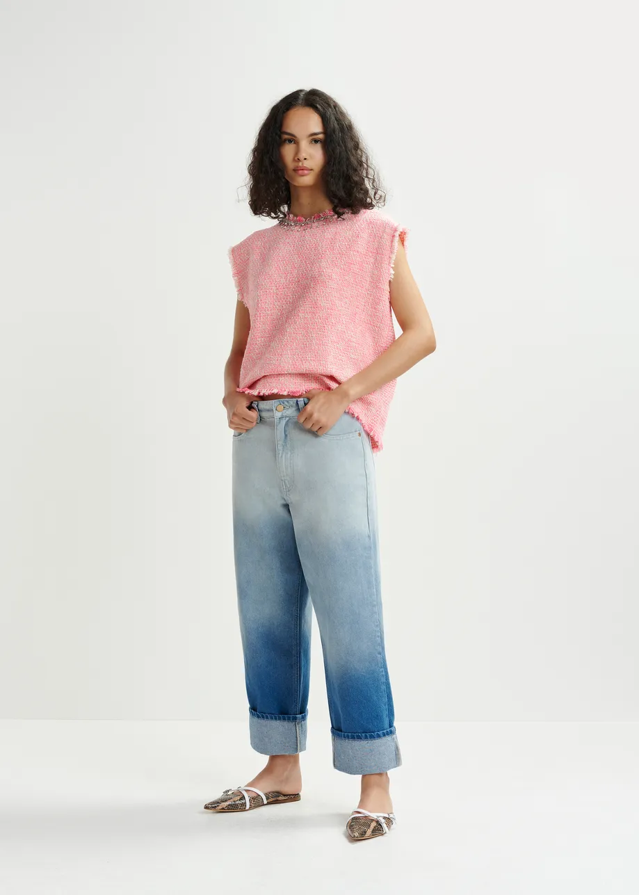 Blue boyfriend jeans with folded cuffs and tie-dye effect