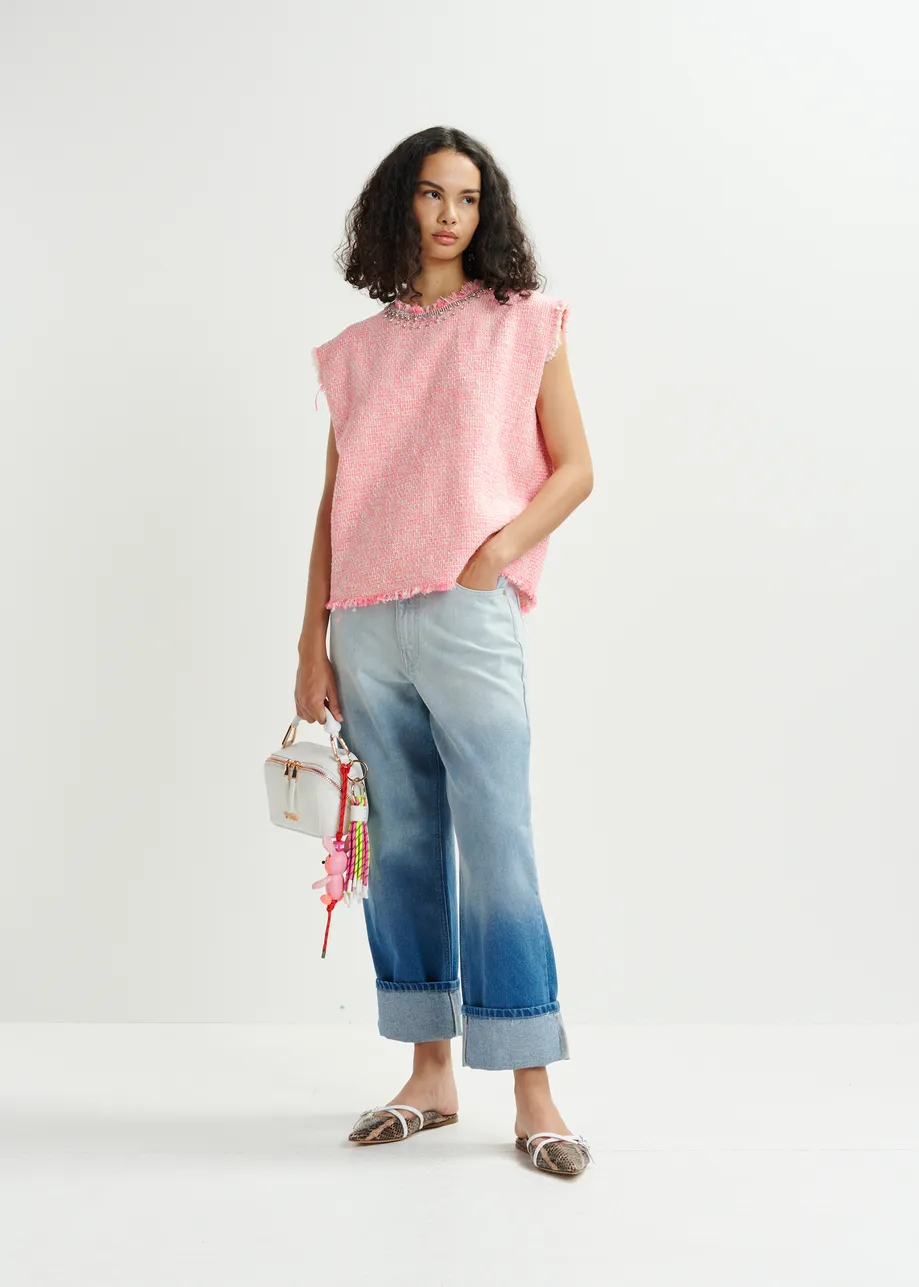 Blue boyfriend jeans with folded cuffs and tie-dye effect