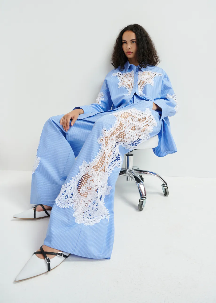 Blue and white wide-leg cotton pants with lace embroidery 